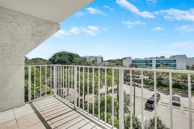 Building Photo - 650 NE 64th St