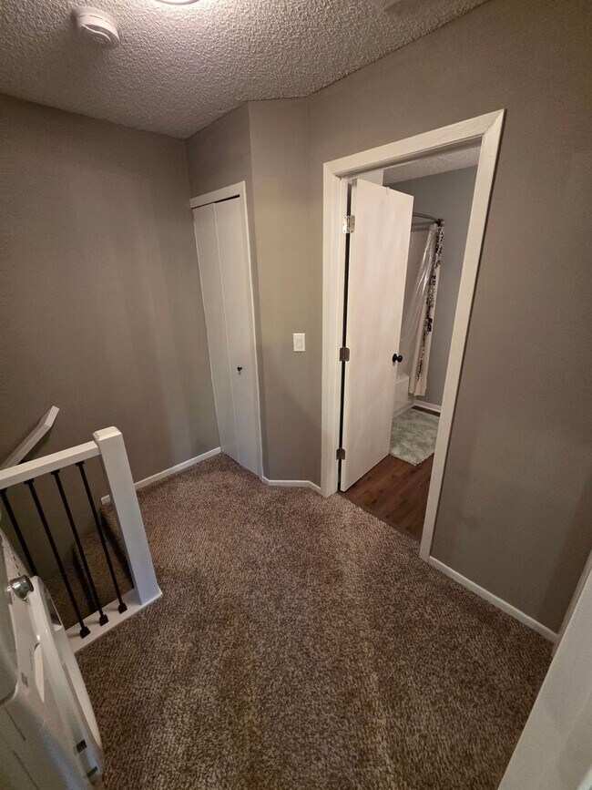 Building Photo - 7652 Wedgewood Ct