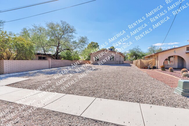 Building Photo - 1625 N Mountain View Ave