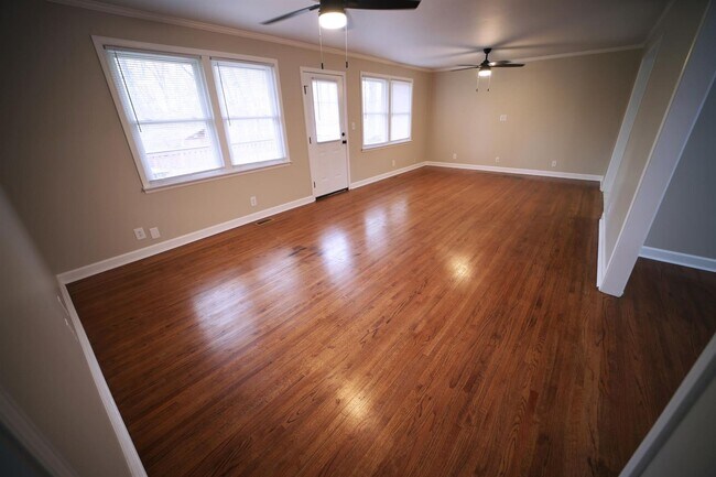 Building Photo - Charming Single-Story Home on a Spacious L...