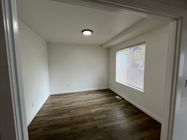 Building Photo - Updated 3 Bedroom Home Near Barkley Village