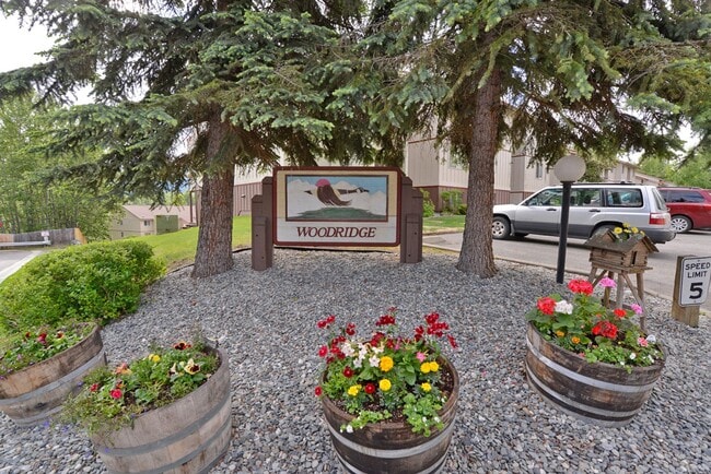 Building Photo - Convenient East Side Condo