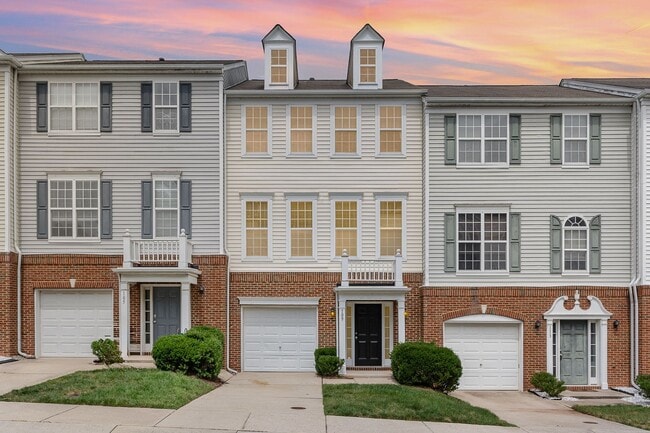 Primary Photo - Spacious Townhome in Vibrant Breckenridge ...