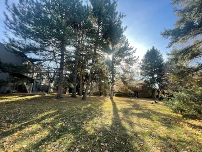 Building Photo - 3 Bedroom Townhouse Minutes from Canyons