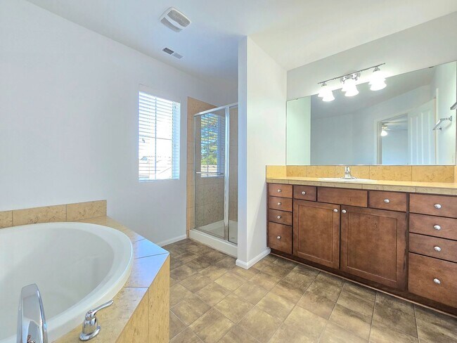 Building Photo - 4 Bedroom Home Available Now in Lake Stevens!