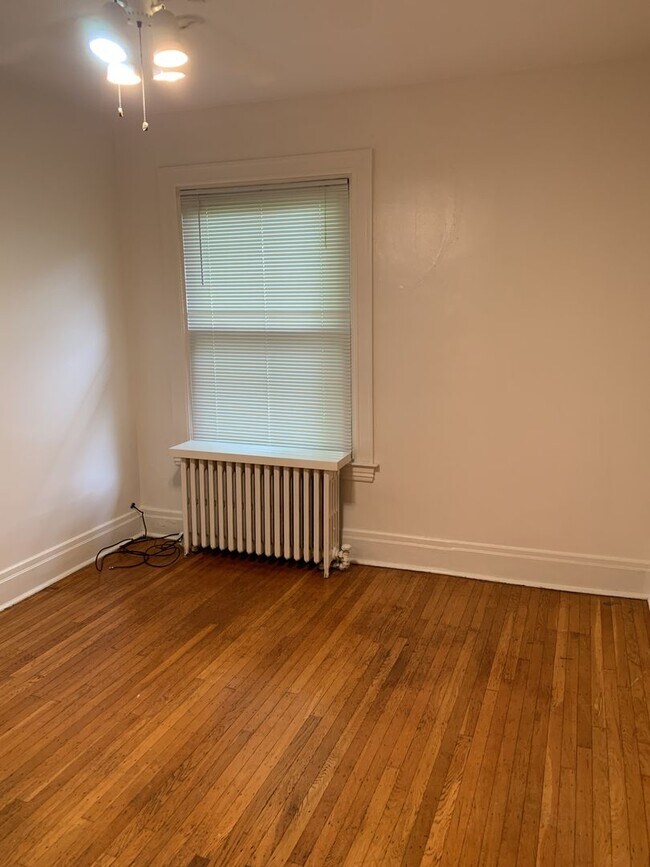 Building Photo - 5542 Fair Oaks St