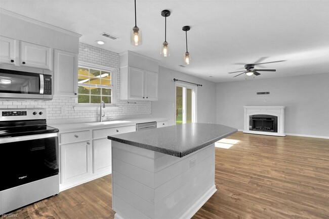 Building Photo - 4 br, 3 bath House - 8647 Eagles Nest Dr