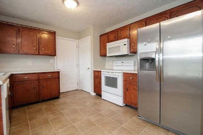 Building Photo - 700 Princeton Cir