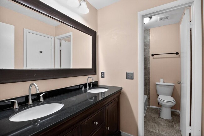 Building Photo - 1537 Bryan Ct