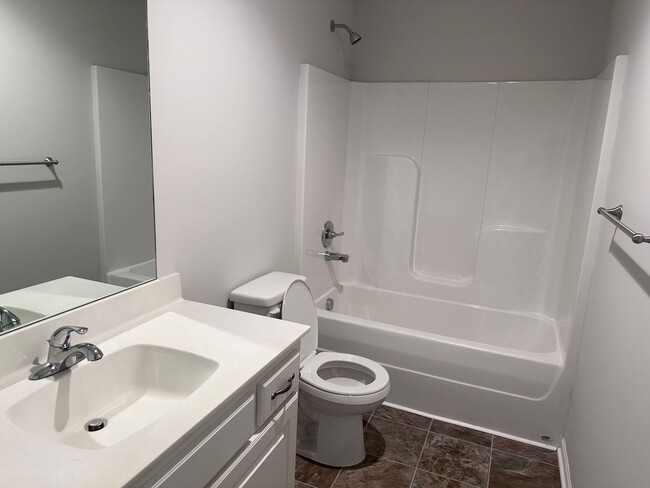 Building Photo - 3 Bed | 2.5 Bath | 2 Car Garage Townhome in Grain Valley w/ Special