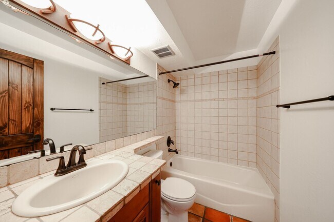 Building Photo - Great Downtown Scottsdale Location!