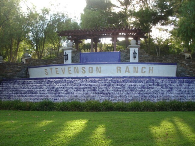 Building Photo - Beautiful 4 Bedroom Home with Solar and a Large Yard in Stevenson Ranch