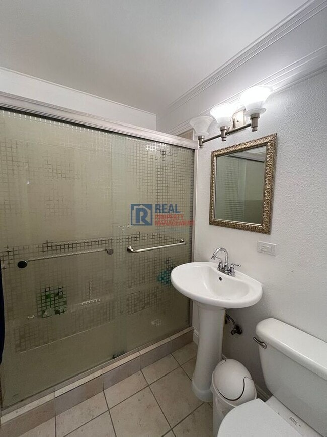 Building Photo - 2120 W Gill Pl