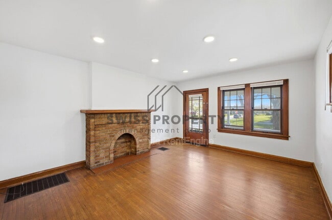 Building Photo - 417 S Huron Ave