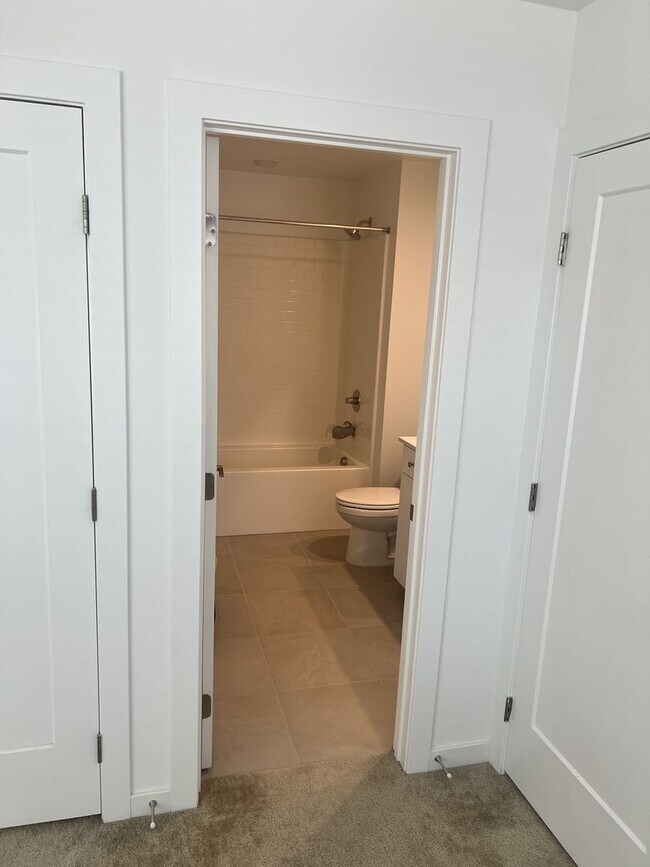 Building Photo - A Fabulous 2 Bedroom, 2 Bathroom townhome ...