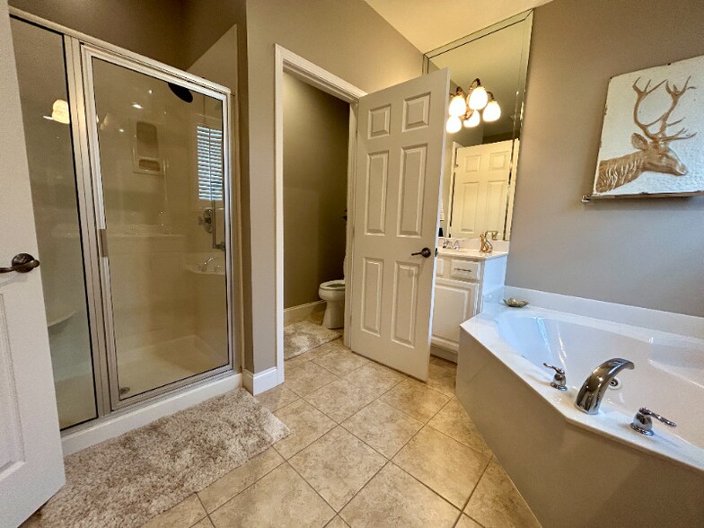 Building Photo - 1221 Chickadee Cir