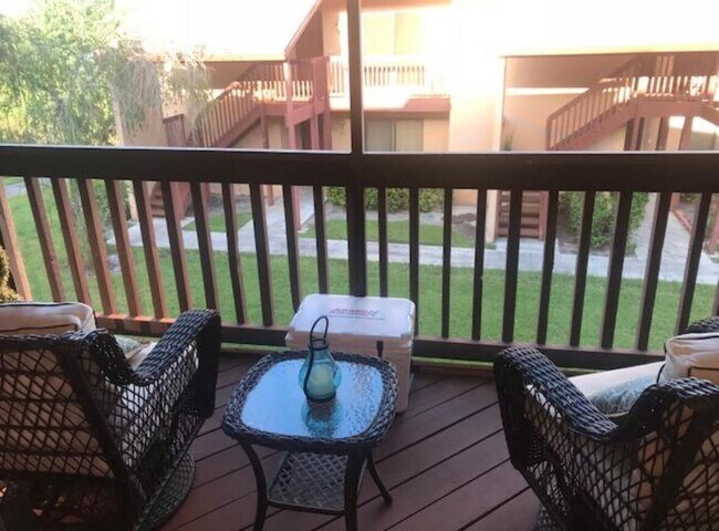 Building Photo - 510 Lakeview Dr E