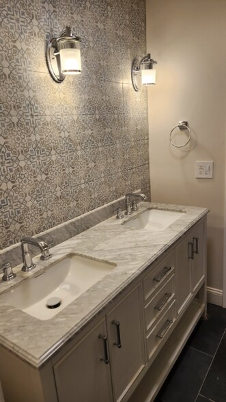 Building Photo - 324 Fairfield Ave