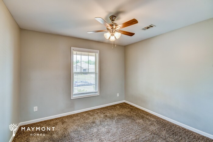 Building Photo - 16347 Creek Dr