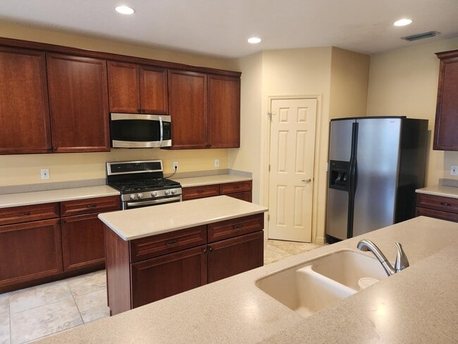 Building Photo - 3941 Orchard Dr