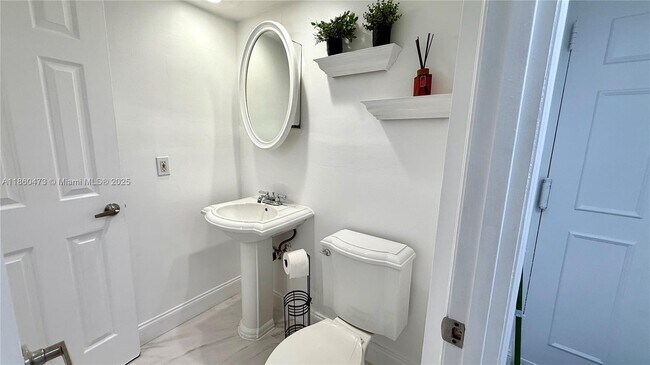 Building Photo - 7470 Miami Lakes Dr