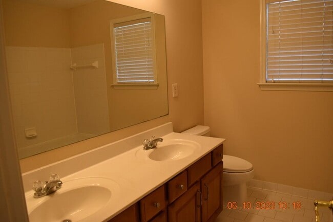 Building Photo - 2689 Heritage Oaks Cir