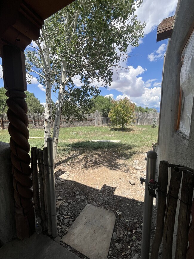 Building Photo - 120 Los Cordovas