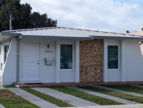 Building Photo - 3554 SW 13th Terrace