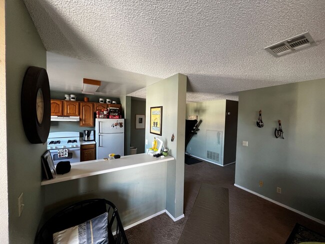 Building Photo - Beautiful 2bed / 2bath condo!