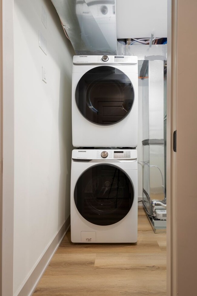 Building Photo - Spacious 2-Bedroom Apartment for Rent