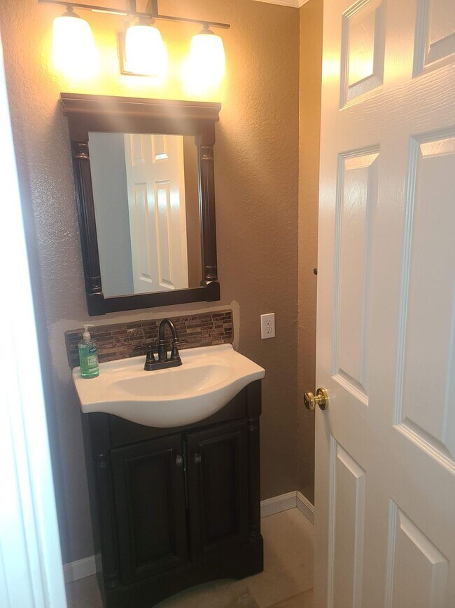 Building Photo - 5 Bedroom 3.5 Bathroom in Bothell (North C...