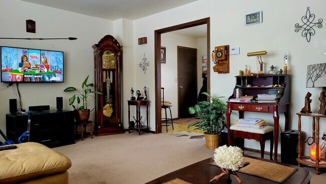 Building Photo - 405 Forest Ave