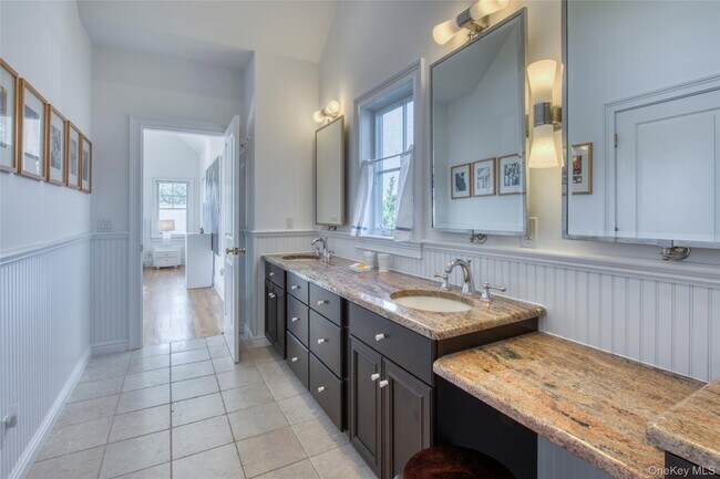 Building Photo - 1060 Willow Terrace Ln
