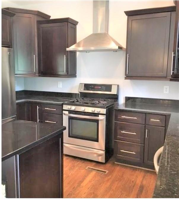 Building Photo - 5 Robert de Brus Cir