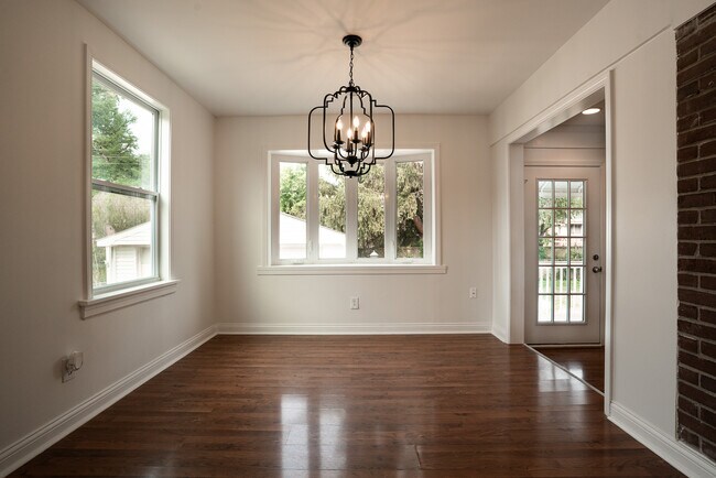 Building Photo - 218 Bramton Rd