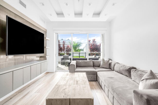 Building Photo - 155 E Boca Raton Rd