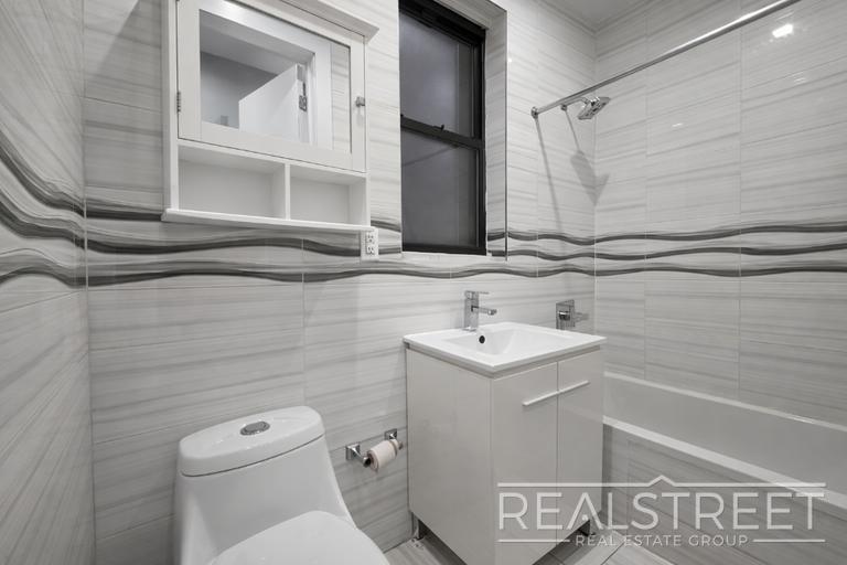 Building Photo - 1 Bed W. Tons of Space in Crown Heights!