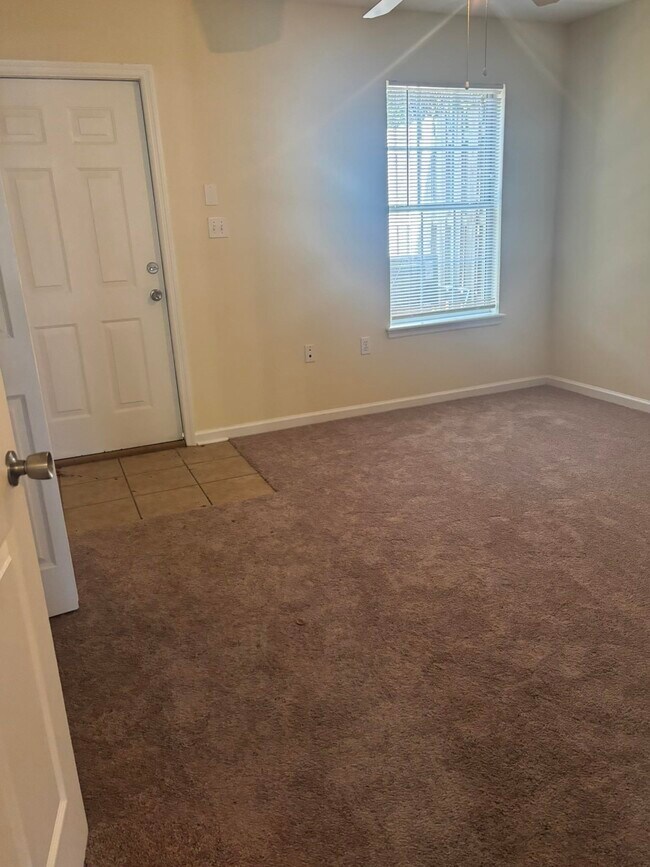 Building Photo - 2738 W Tharpe St