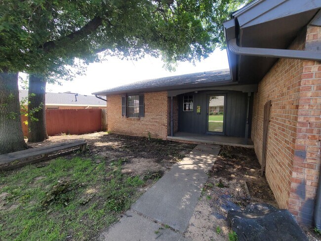 Building Photo - 4904 NW 29th St