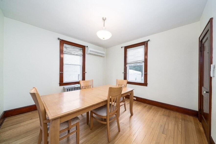 Building Photo - 351 Somerset St