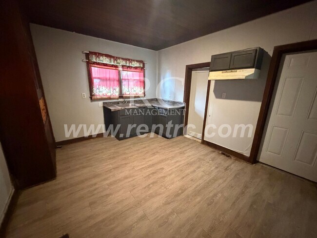 Building Photo - 612 Wayne-