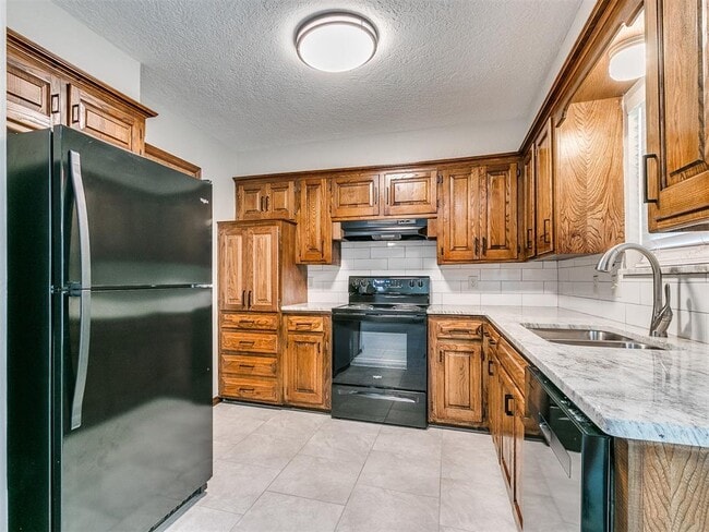 Building Photo - 1213 Westbrooke Terrace