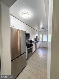 Building Photo - 1714 E St NE