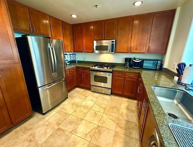 Building Photo - Turn Key Furnished 1 BR, 1 BA with Secure ...
