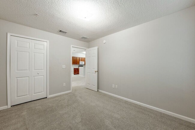 Building Photo - Lakefront Townhome