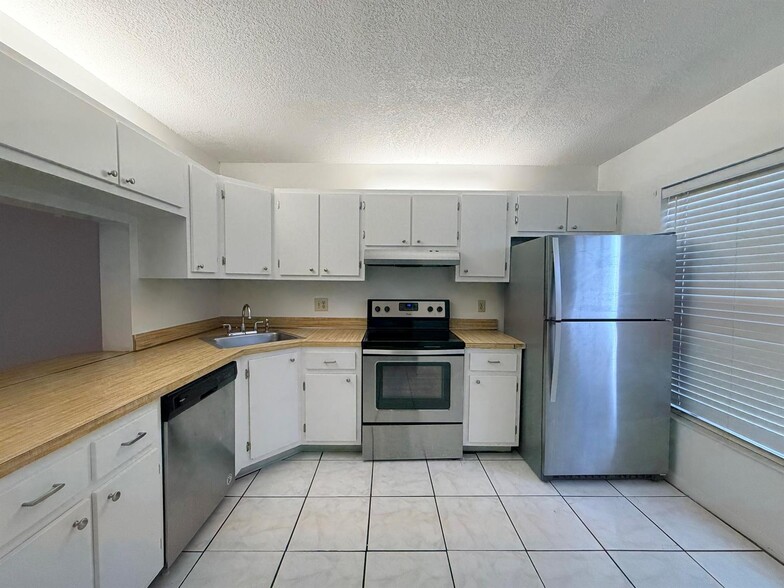 Building Photo - 5112 Society Pl W