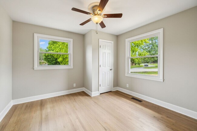 Building Photo - Sango Beauty With Finished Basement!