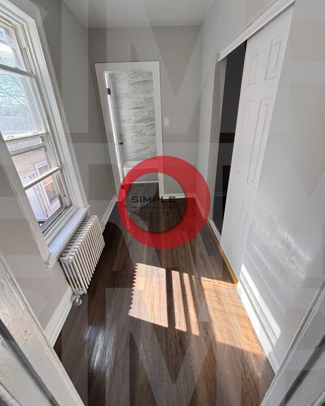 Building Photo - Cozy three-bedroom 1 bath house