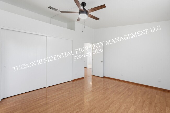 Building Photo - 2531 W Glenbrook Way