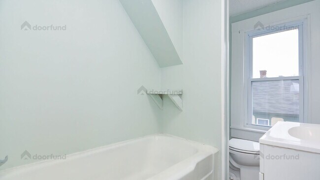 Building Photo - 144 Franklin St